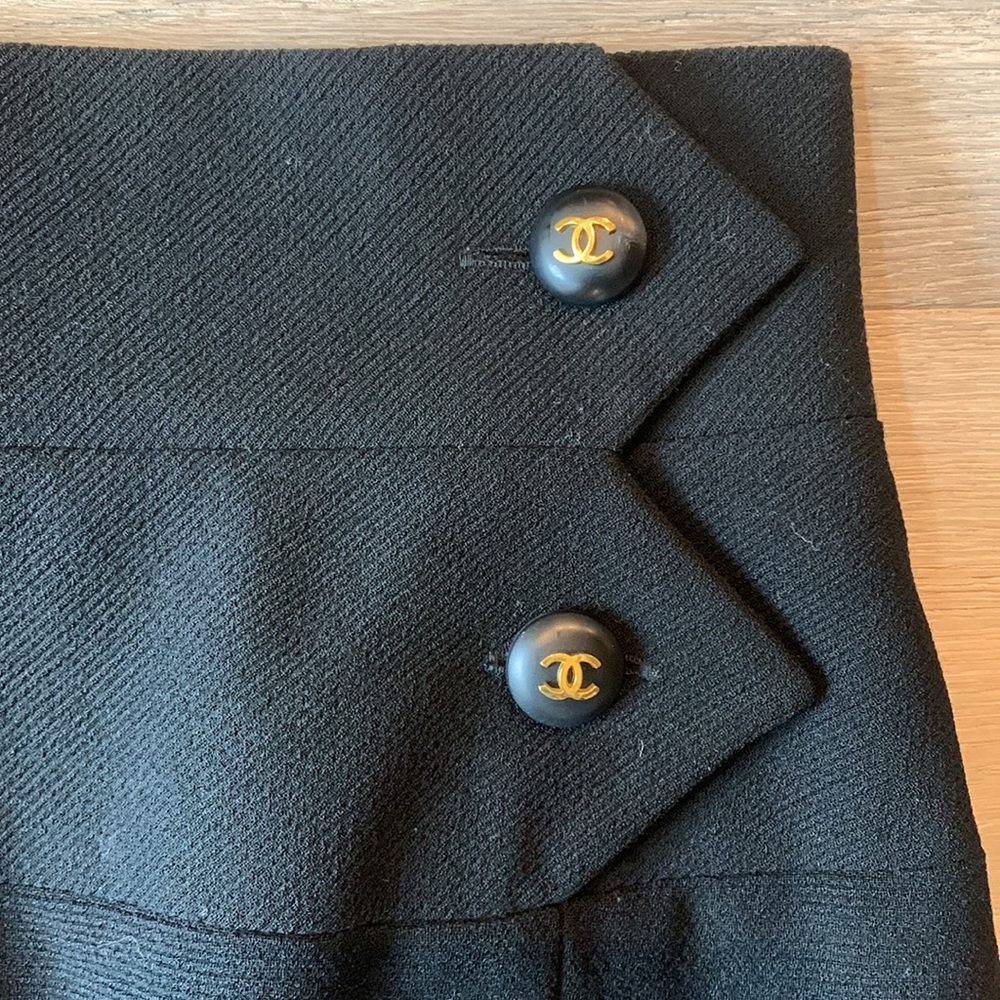 Vintage CHANEL Black Wool Silk Knee Length Skirt CC Logo Lining CC Buttons🖤